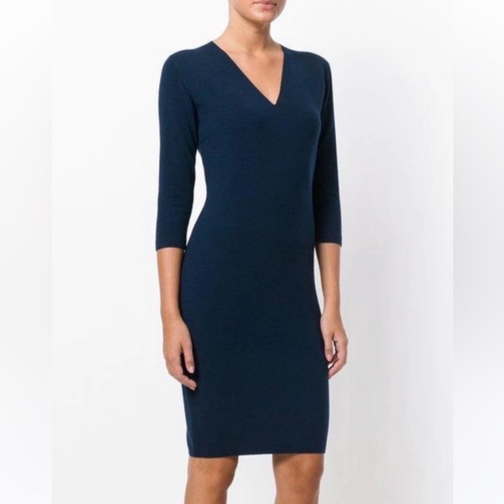 D. Exterior Luxury Knit Pull Over Style V neck silhouette fit Dress EUC